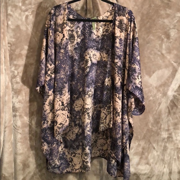 Kirious Woven Kimono Jacket - Picture 3 of 6